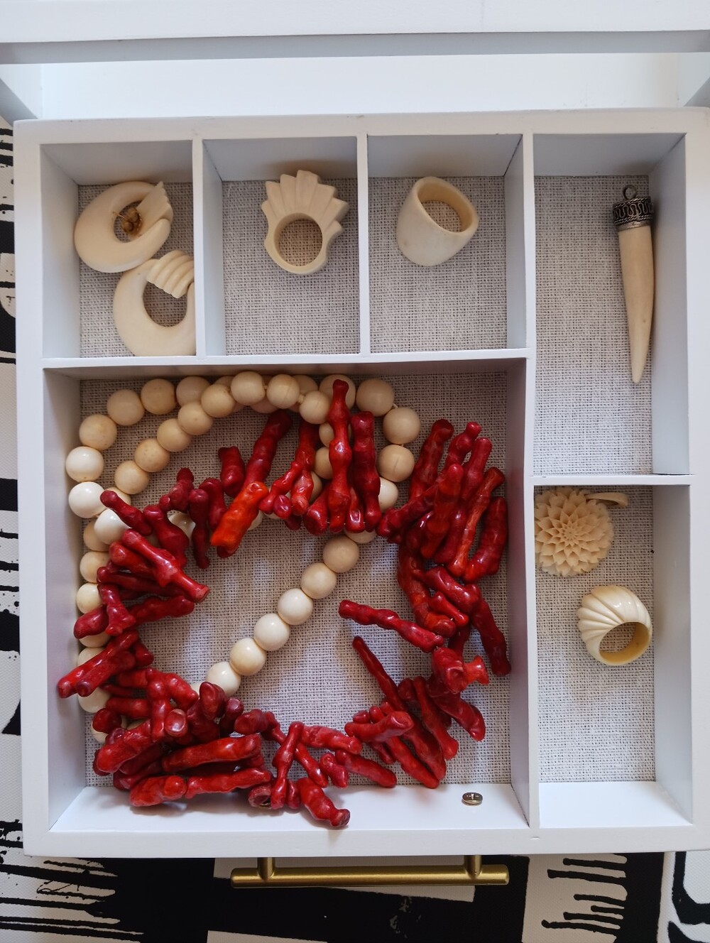 Wooden White Drawer  Jewlery Case With Bone Jewlery - Picture 2 of 16